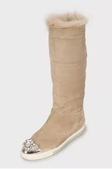 Insulated boots with decorative toes