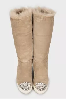 Insulated boots with decorative toes