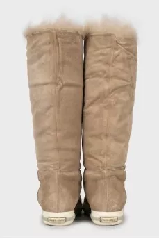 Insulated boots with decorative toes