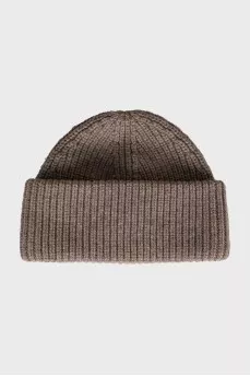 Woolen hat with tag