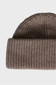 Woolen hat with tag