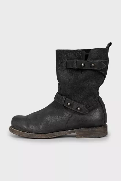 Leather boots decorated with straps