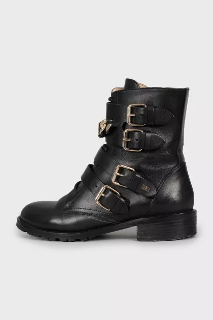 Leather boots with gold chain