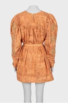 Fitted dress with knitted decor