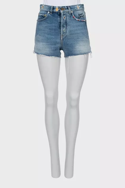 Denim shorts with raw edges