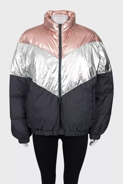 Tapered down jacket in a combination of colors