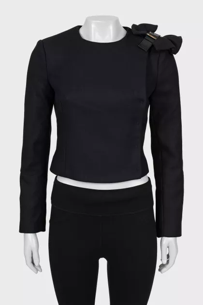 Fitted jacket with shoulder decoration