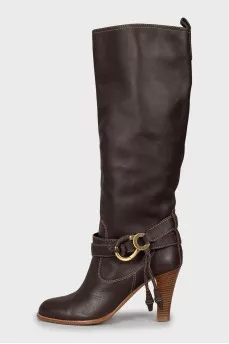 Leather boots decorated with straps