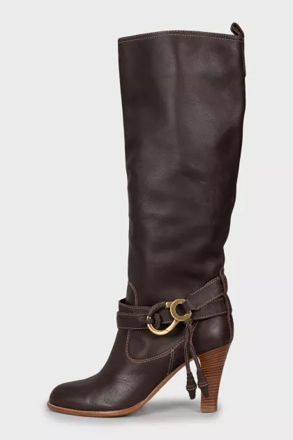 Leather boots decorated with straps