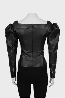 Fitted leather top