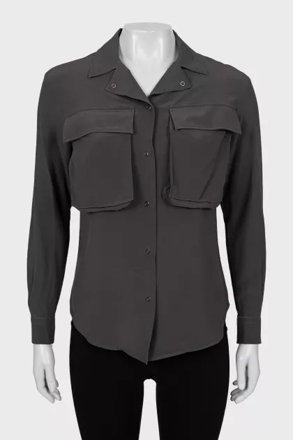 Fitted shirt with buttons