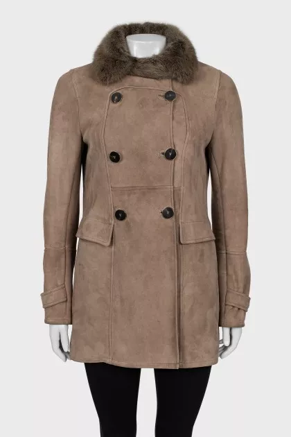Double-breasted sheepskin coat with fur collar