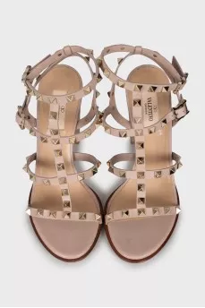 Leather sandals decorated with golden spikes