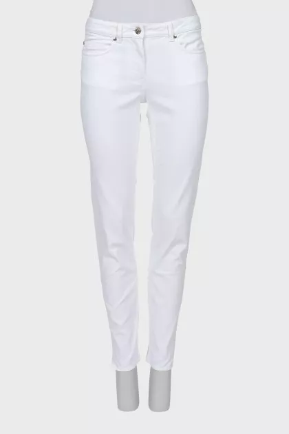Slim fit jeans with tag