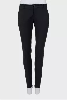 Pants with tapered fit tag