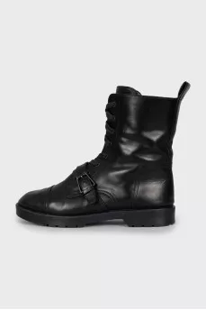 Leather boots decorated with a strap