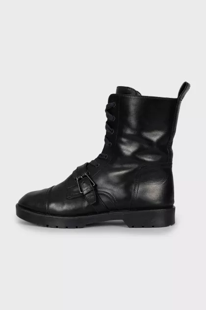 Leather boots decorated with a strap