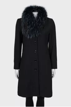 Coat with fur collar
