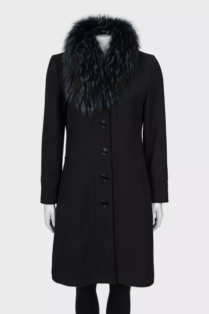 Coat with fur collar