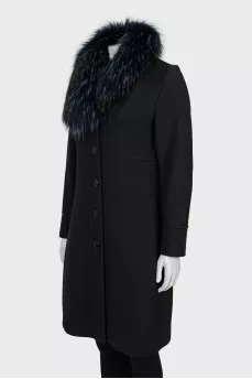 Coat with fur collar