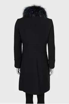 Coat with fur collar