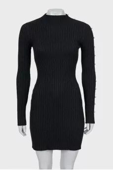 Fitted dress decorated with beads