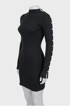 Fitted dress decorated with beads