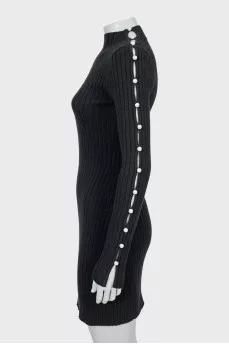 Fitted dress decorated with beads