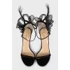 Suede sandals decorated with bows