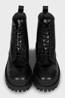 Leather boots with brand logo