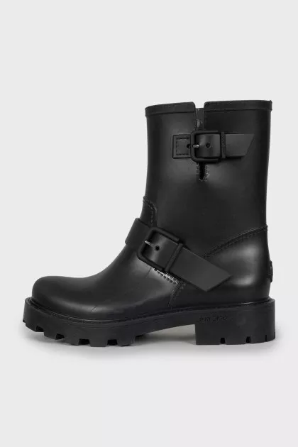 Rubber boots with straps