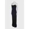 Maxi dress decorated with a gold chain