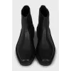 Men's boots with relief pattern