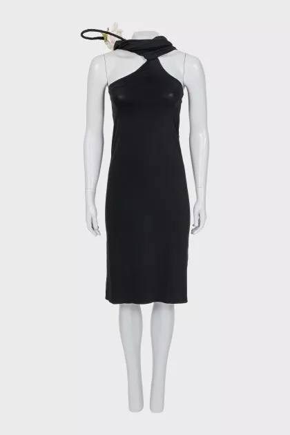 Dress decorated with a rose with a tag