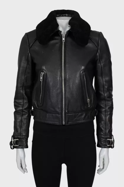Leather jacket with detachable collar