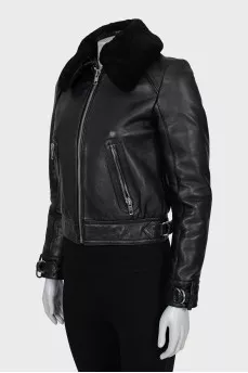 Leather jacket with detachable collar
