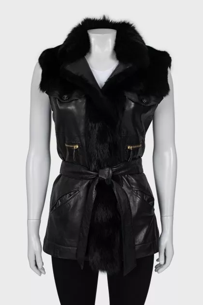 Leather vest with fox fur