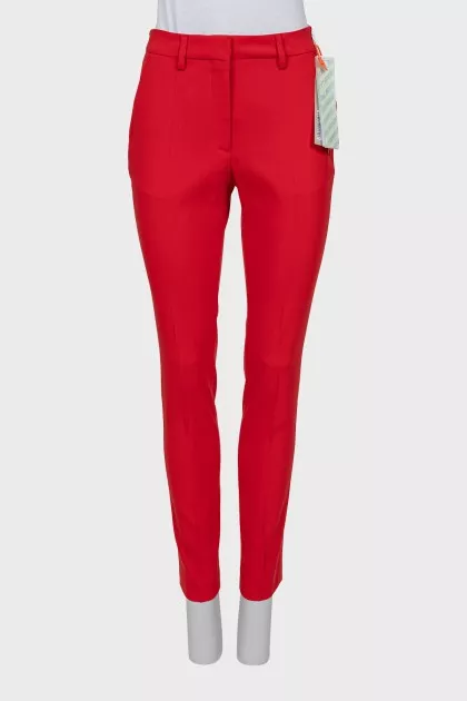 Classic red trousers with tag
