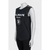 Sleeveless t-shirt with tag