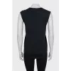 Sleeveless t-shirt with tag