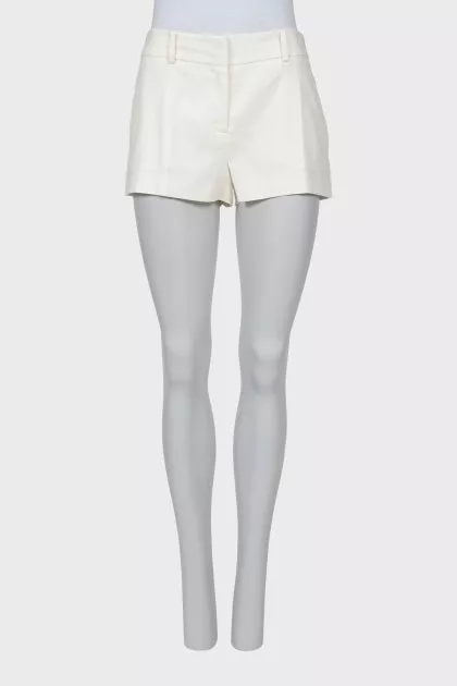 Cropped shorts in white