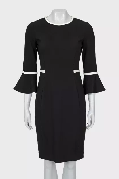 Dress with frills on the sleeves in black