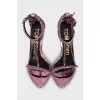Leather sandals decorated with chain