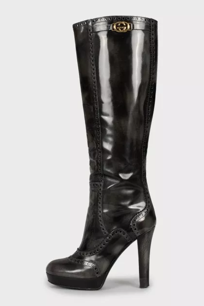 Leather boots with perforation