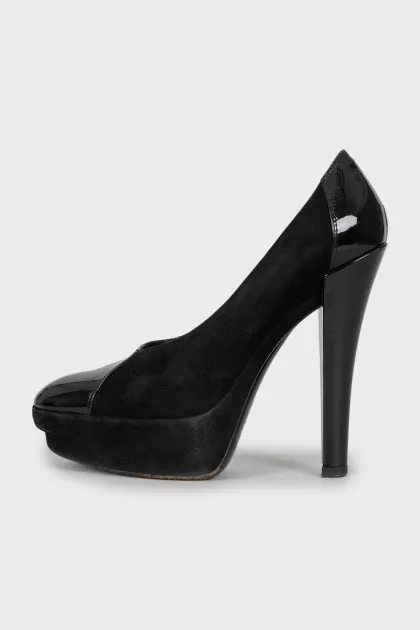 Suede shoes with leather inserts