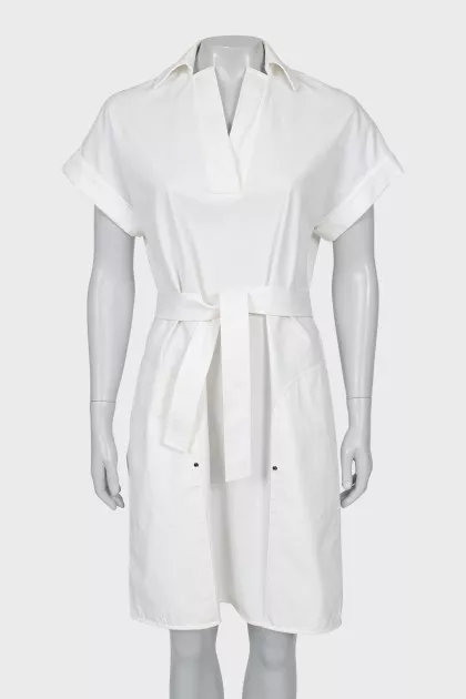 Straight cut dress with short sleeves
