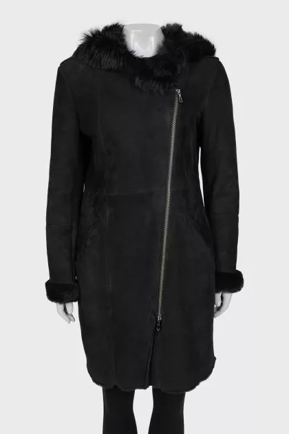 Leather sheepskin coat with oblique fastening