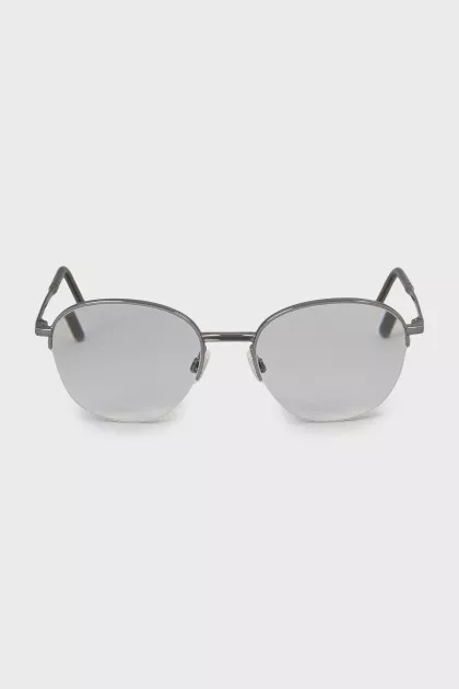 Glasses with metal frames