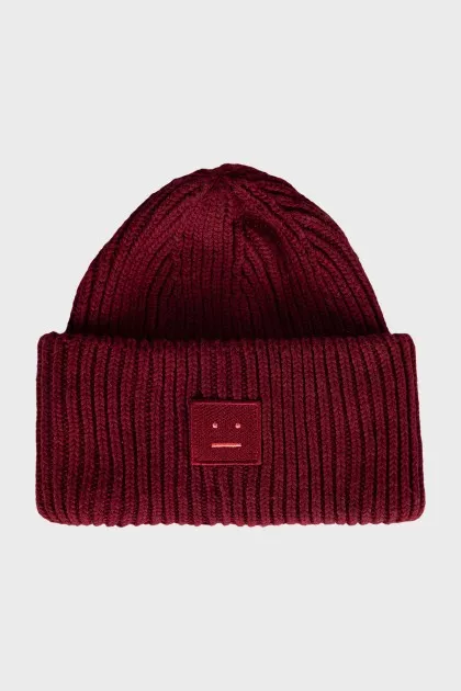 Woolen hat with patch
