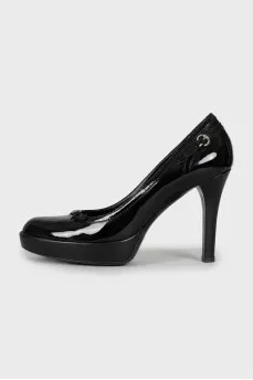 Patent leather shoes in black